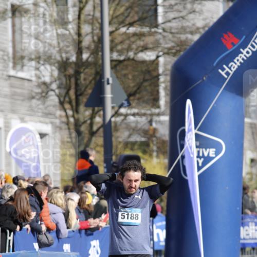 06.04.2025 - 44. Internationalen Wilhelmsburger Insellauf A. Gomolzig http://msf.ph/oto/7555802 06.04.2025 10:37:33 Ziel 3174, 5188 meine-sportfotos.de