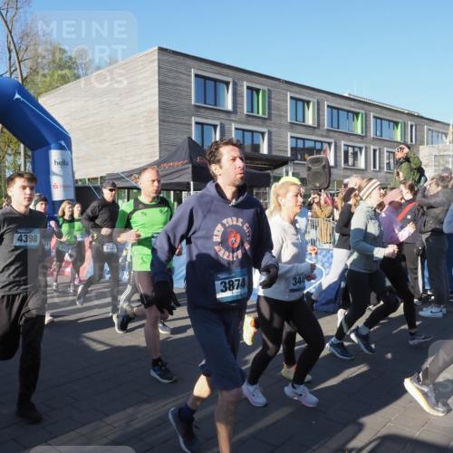 06.04.2025 - 44. Internationalen Wilhelmsburger Insellauf Luisa Fischer http://msf.ph/oto/7555803 06.04.2025 08:51:55 Ziel 55, 4398, 3322, 3874, 344 meine-sportfotos.de