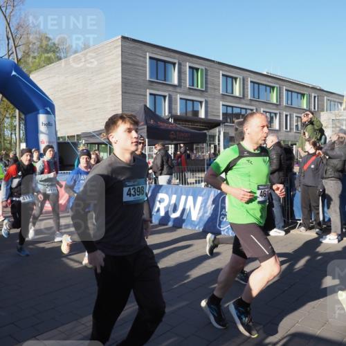 06.04.2025 - 44. Internationalen Wilhelmsburger Insellauf Luisa Fischer http://msf.ph/oto/7555808 06.04.2025 08:51:56 Ziel 56, 4113, 4119, 4398, 461 meine-sportfotos.de