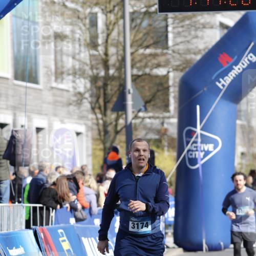 06.04.2025 - 44. Internationalen Wilhelmsburger Insellauf A. Gomolzig http://msf.ph/oto/7555809 06.04.2025 10:37:26 Ziel 3174, 4515 meine-sportfotos.de