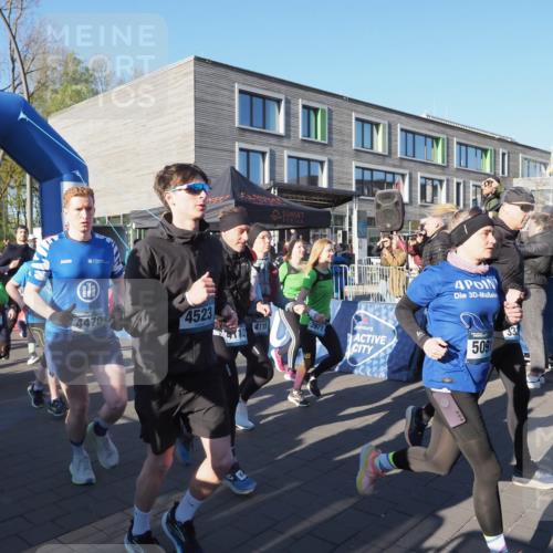 06.04.2025 - 44. Internationalen Wilhelmsburger Insellauf Luisa Fischer http://msf.ph/oto/7555817 06.04.2025 08:51:57 Ziel 3883, 4470, 4523, 4119, 3971, 4, 3, 5091, 33 meine-sportfotos.de