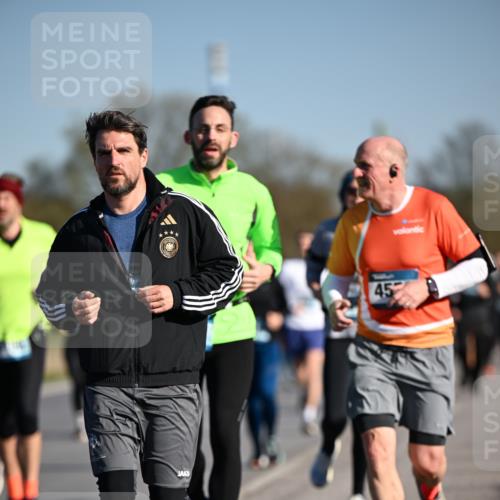 06.04.2025 - 44. Internationalen Wilhelmsburger Insellauf Dr. Thomas Lammeyer http://msf.ph/oto/7555821 06.04.2025 09:31:41 Laufen 45 meine-sportfotos.de