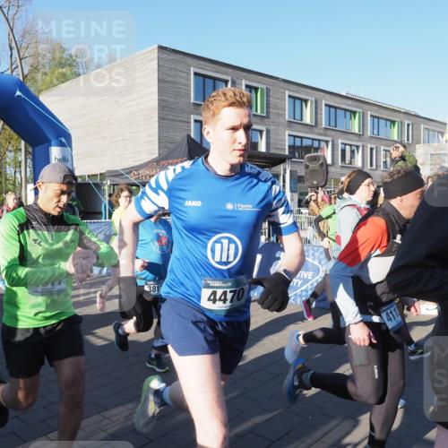 06.04.2025 - 44. Internationalen Wilhelmsburger Insellauf Luisa Fischer http://msf.ph/oto/7555822 06.04.2025 08:51:57 Ziel 4126, 381, 4470, 411 meine-sportfotos.de