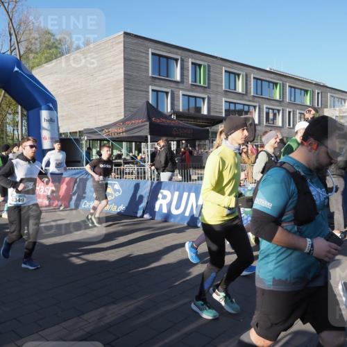 06.04.2025 - 44. Internationalen Wilhelmsburger Insellauf Luisa Fischer http://msf.ph/oto/7555824 06.04.2025 08:51:59 Ziel 59, 00, 375, 3827, 4349 meine-sportfotos.de