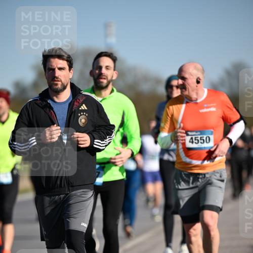 06.04.2025 - 44. Internationalen Wilhelmsburger Insellauf Dr. Thomas Lammeyer http://msf.ph/oto/7555825 06.04.2025 09:31:42 Laufen 117, 4550 meine-sportfotos.de