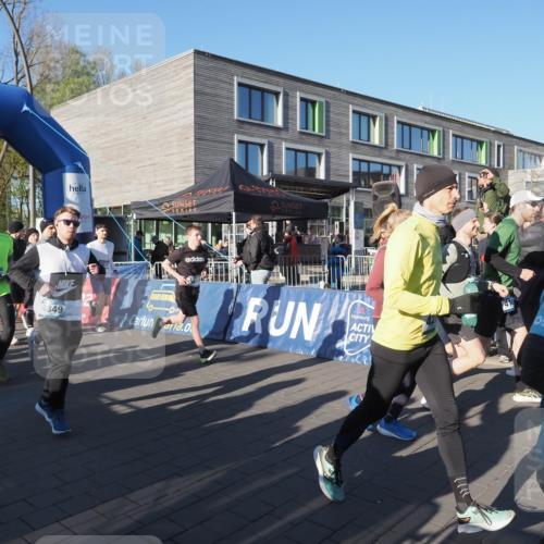 06.04.2025 - 44. Internationalen Wilhelmsburger Insellauf Luisa Fischer http://msf.ph/oto/7555827 06.04.2025 08:51:59 Ziel 58, 5100, 756, 4349, 41 meine-sportfotos.de
