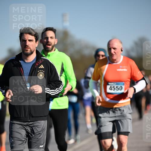 06.04.2025 - 44. Internationalen Wilhelmsburger Insellauf Dr. Thomas Lammeyer http://msf.ph/oto/7555832 06.04.2025 09:31:42 Laufen 4550 meine-sportfotos.de