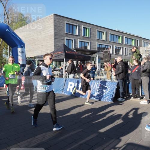 06.04.2025 - 44. Internationalen Wilhelmsburger Insellauf Luisa Fischer http://msf.ph/oto/7555833 06.04.2025 08:52:00 Ziel 00, 5100, 3756, 312, 4349 meine-sportfotos.de