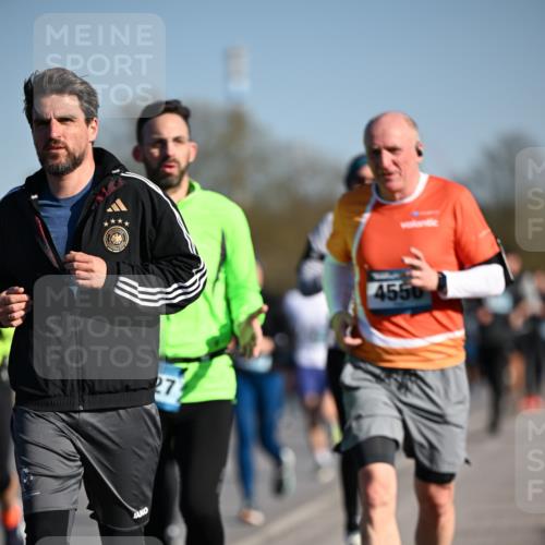 06.04.2025 - 44. Internationalen Wilhelmsburger Insellauf Dr. Thomas Lammeyer http://msf.ph/oto/7555836 06.04.2025 09:31:42 Laufen 27, 4556 meine-sportfotos.de