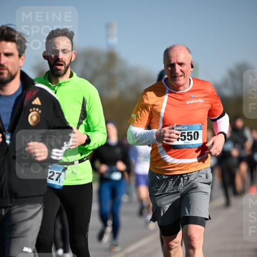 06.04.2025 - 44. Internationalen Wilhelmsburger Insellauf Dr. Thomas Lammeyer http://msf.ph/oto/7555839 06.04.2025 09:31:42 Laufen 27, 550 meine-sportfotos.de
