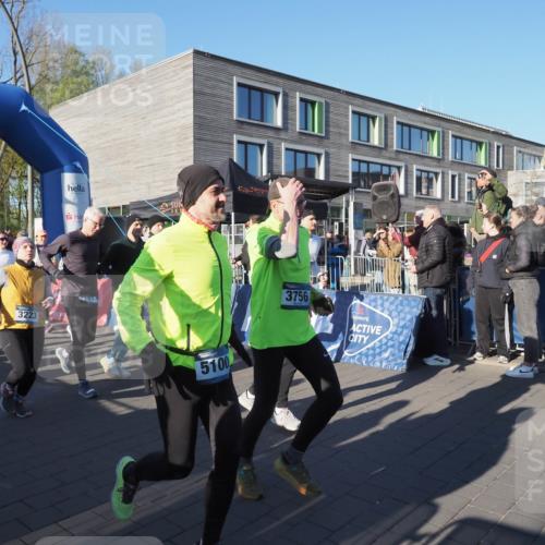 06.04.2025 - 44. Internationalen Wilhelmsburger Insellauf Luisa Fischer http://msf.ph/oto/7555840 06.04.2025 08:52:01 Ziel 01, 363, 3223, 5100, 3756 meine-sportfotos.de