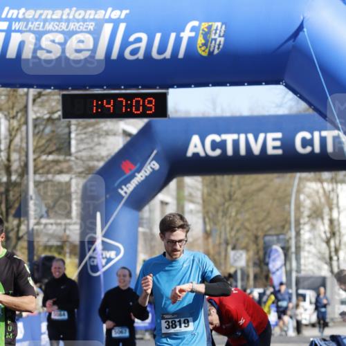06.04.2025 - 44. Internationalen Wilhelmsburger Insellauf A. Gomolzig http://msf.ph/oto/7555841 06.04.2025 10:37:07 Ziel 3543, 3690, 3819, 4587, 5198 meine-sportfotos.de