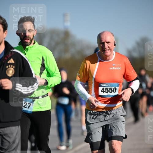 06.04.2025 - 44. Internationalen Wilhelmsburger Insellauf Dr. Thomas Lammeyer http://msf.ph/oto/7555843 06.04.2025 09:31:43 Laufen 27, 4550 meine-sportfotos.de