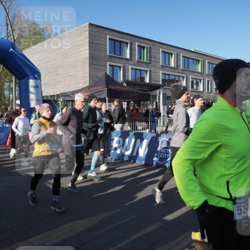06.04.2025 - 44. Internationalen Wilhelmsburger Insellauf Luisa Fischer http://msf.ph/oto/7555845 06.04.2025 08:52:01 Ziel 01, 4045, 3223, 510, 375 meine-sportfotos.de