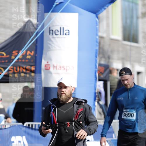 06.04.2025 - 44. Internationalen Wilhelmsburger Insellauf A. Gomolzig http://msf.ph/oto/7555846 06.04.2025 10:37:04 Ziel 3543, 3690, 3819, 4587, 5198 meine-sportfotos.de