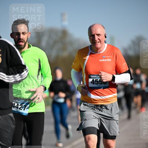 06.04.2025 - 44. Internationalen Wilhelmsburger Insellauf Dr. Thomas Lammeyer http://msf.ph/oto/7555847 06.04.2025 09:31:43 Laufen 4427, 4550 meine-sportfotos.de