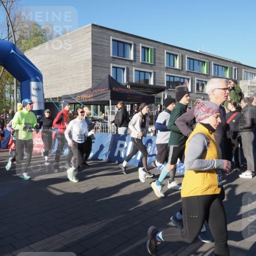 06.04.2025 - 44. Internationalen Wilhelmsburger Insellauf Luisa Fischer http://msf.ph/oto/7555851 06.04.2025 08:52:02 Ziel 02, 338, 13, 30, 4045 meine-sportfotos.de