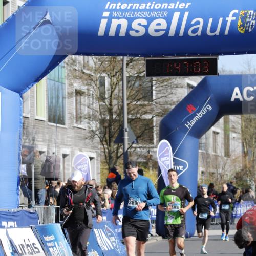 06.04.2025 - 44. Internationalen Wilhelmsburger Insellauf A. Gomolzig http://msf.ph/oto/7555853 06.04.2025 10:37:01 Ziel 3690, 4534, 4587, 5198 meine-sportfotos.de