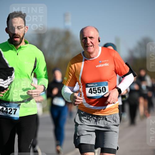 06.04.2025 - 44. Internationalen Wilhelmsburger Insellauf Dr. Thomas Lammeyer http://msf.ph/oto/7555854 06.04.2025 09:31:43 Laufen 4427, 4550 meine-sportfotos.de