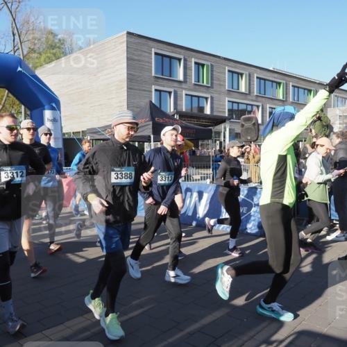 06.04.2025 - 44. Internationalen Wilhelmsburger Insellauf Luisa Fischer http://msf.ph/oto/7555858 06.04.2025 08:52:03 Ziel 2, 03, 4208, 3312, 73, 3388, 3313 meine-sportfotos.de