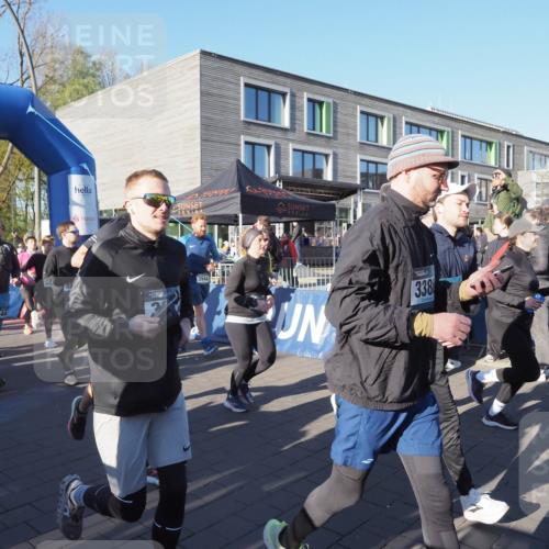 06.04.2025 - 44. Internationalen Wilhelmsburger Insellauf Luisa Fischer http://msf.ph/oto/7555862 06.04.2025 08:52:04 Ziel 2, 04, 4208, 3944, 338 meine-sportfotos.de