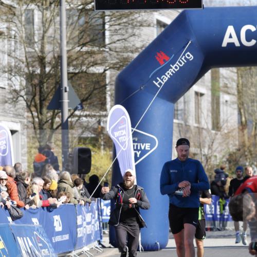 06.04.2025 - 44. Internationalen Wilhelmsburger Insellauf A. Gomolzig http://msf.ph/oto/7555866 06.04.2025 10:36:58 Ziel 3690, 4534, 5098 meine-sportfotos.de