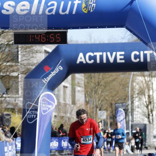 06.04.2025 - 44. Internationalen Wilhelmsburger Insellauf A. Gomolzig http://msf.ph/oto/7555869 06.04.2025 10:36:53 Ziel 4293, 4534, 5098 meine-sportfotos.de