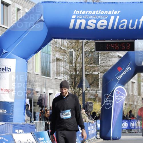 06.04.2025 - 44. Internationalen Wilhelmsburger Insellauf A. Gomolzig http://msf.ph/oto/7555872 06.04.2025 10:36:51 Ziel 4293, 4534, 5098 meine-sportfotos.de
