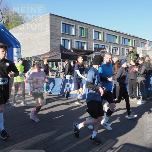06.04.2025 - 44. Internationalen Wilhelmsburger Insellauf Luisa Fischer http://msf.ph/oto/7555877 06.04.2025 08:52:10 Ziel 4580, 5003, 503 meine-sportfotos.de