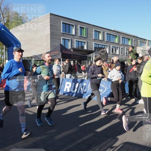 06.04.2025 - 44. Internationalen Wilhelmsburger Insellauf Luisa Fischer http://msf.ph/oto/7555884 06.04.2025 08:52:11 Ziel 3707, 4582, 43, 4580, 4579, 3000, 3 meine-sportfotos.de