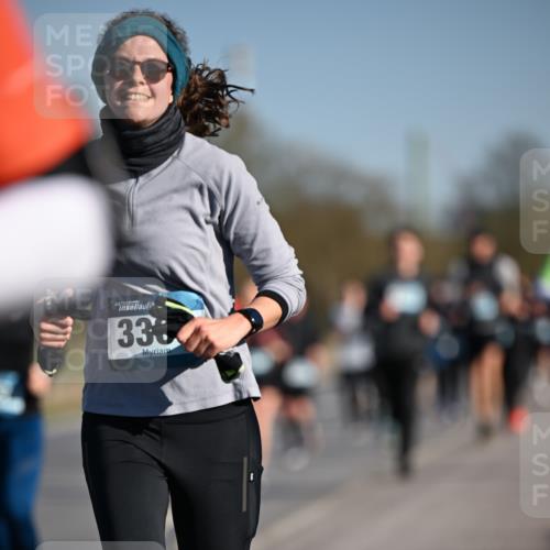 06.04.2025 - 44. Internationalen Wilhelmsburger Insellauf Dr. Thomas Lammeyer http://msf.ph/oto/7555897 06.04.2025 09:31:46 Laufen 336 meine-sportfotos.de