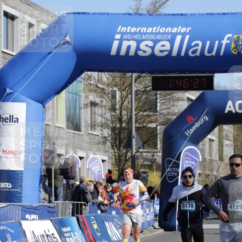 06.04.2025 - 44. Internationalen Wilhelmsburger Insellauf A. Gomolzig http://msf.ph/oto/7555900 06.04.2025 10:36:25 Ziel 3602, 3952, 4120, 4129, 5178 meine-sportfotos.de