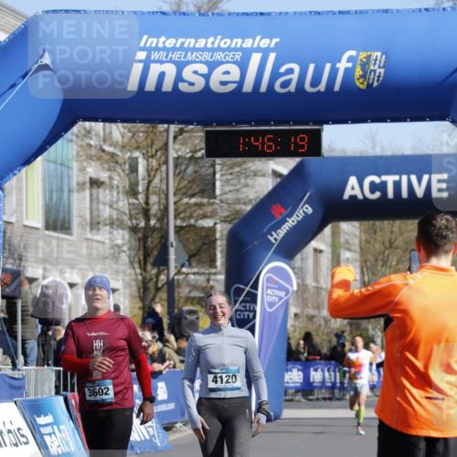06.04.2025 - 44. Internationalen Wilhelmsburger Insellauf A. Gomolzig http://msf.ph/oto/7555904 06.04.2025 10:36:18 Ziel 3602, 3944, 4120 meine-sportfotos.de
