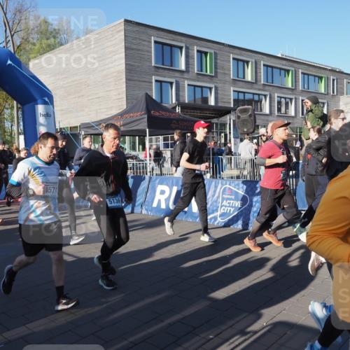 06.04.2025 - 44. Internationalen Wilhelmsburger Insellauf Luisa Fischer http://msf.ph/oto/7555911 06.04.2025 08:52:55 Ziel 1574, 5136 meine-sportfotos.de