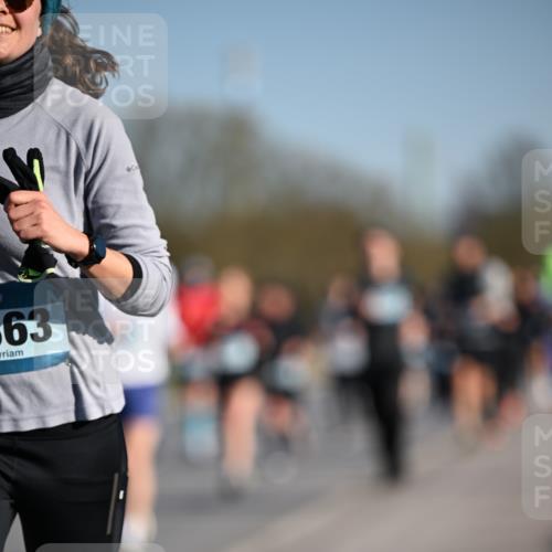 06.04.2025 - 44. Internationalen Wilhelmsburger Insellauf Dr. Thomas Lammeyer http://msf.ph/oto/7555912 06.04.2025 09:31:46 Laufen 63, 3 meine-sportfotos.de