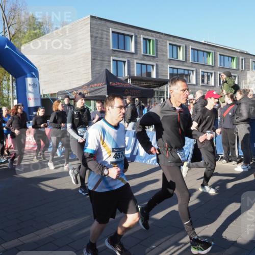 06.04.2025 - 44. Internationalen Wilhelmsburger Insellauf Luisa Fischer http://msf.ph/oto/7555914 06.04.2025 08:52:56 Ziel 4105, 3268, 3425, 309, 4574, 513 meine-sportfotos.de
