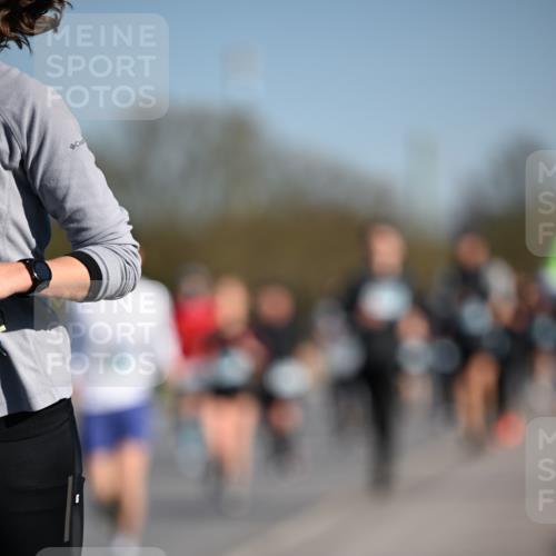 06.04.2025 - 44. Internationalen Wilhelmsburger Insellauf Dr. Thomas Lammeyer http://msf.ph/oto/7555915 06.04.2025 09:31:46 Laufen  meine-sportfotos.de