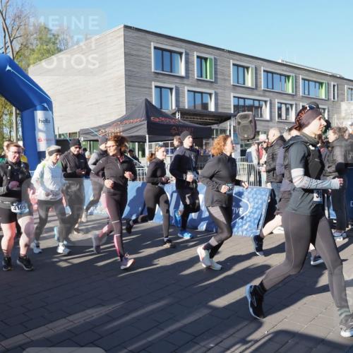 06.04.2025 - 44. Internationalen Wilhelmsburger Insellauf Luisa Fischer http://msf.ph/oto/7555921 06.04.2025 08:52:57 Ziel 106, 3427, 4105 meine-sportfotos.de