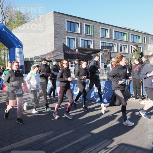 06.04.2025 - 44. Internationalen Wilhelmsburger Insellauf Luisa Fischer http://msf.ph/oto/7555923 06.04.2025 08:52:57 Ziel 4106, 3427, 0, 4105, 5072, 3438, 34 meine-sportfotos.de