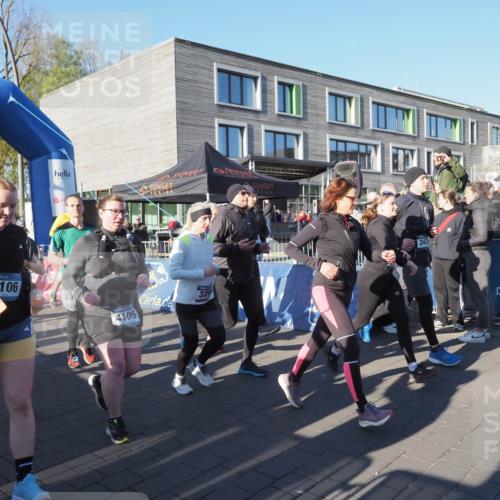 06.04.2025 - 44. Internationalen Wilhelmsburger Insellauf Luisa Fischer http://msf.ph/oto/7555928 06.04.2025 08:52:57 Ziel 4106, 326, 4105, 343 meine-sportfotos.de