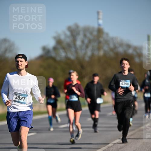 06.04.2025 - 44. Internationalen Wilhelmsburger Insellauf Dr. Thomas Lammeyer http://msf.ph/oto/7555930 06.04.2025 09:31:48 Laufen 3827, 4398 meine-sportfotos.de
