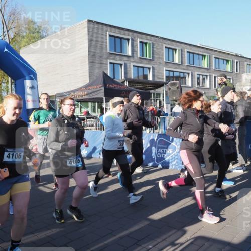 06.04.2025 - 44. Internationalen Wilhelmsburger Insellauf Luisa Fischer http://msf.ph/oto/7555931 06.04.2025 08:52:57 Ziel 4106, 4105, 32 meine-sportfotos.de