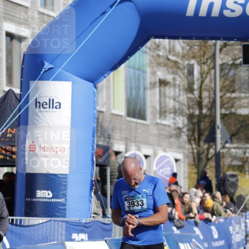 06.04.2025 - 44. Internationalen Wilhelmsburger Insellauf A. Gomolzig http://msf.ph/oto/7555932 06.04.2025 10:36:08 Ziel 3832, 3933 meine-sportfotos.de