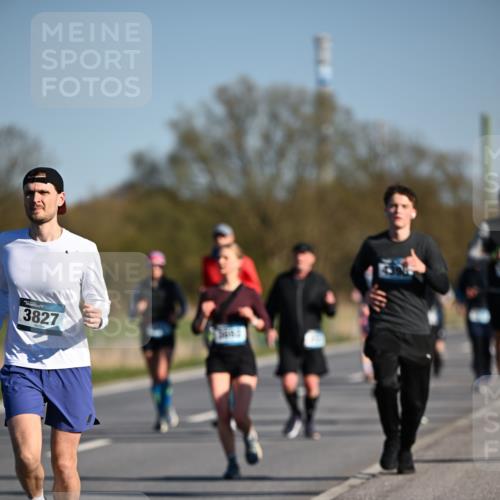 06.04.2025 - 44. Internationalen Wilhelmsburger Insellauf Dr. Thomas Lammeyer http://msf.ph/oto/7555934 06.04.2025 09:31:48 Laufen 3827 meine-sportfotos.de