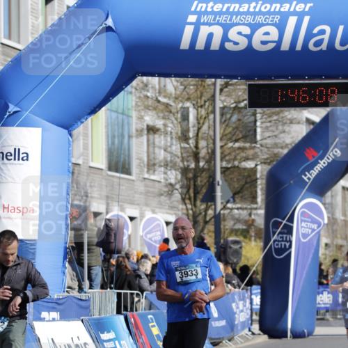 06.04.2025 - 44. Internationalen Wilhelmsburger Insellauf A. Gomolzig http://msf.ph/oto/7555935 06.04.2025 10:36:07 Ziel 3832, 3933 meine-sportfotos.de