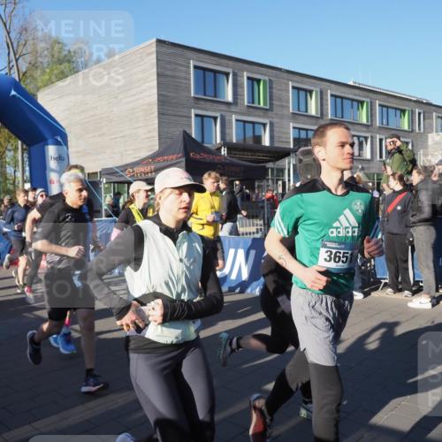 06.04.2025 - 44. Internationalen Wilhelmsburger Insellauf Luisa Fischer http://msf.ph/oto/7555943 06.04.2025 08:52:59 Ziel 9, 3222, 3235, 365, 31 meine-sportfotos.de