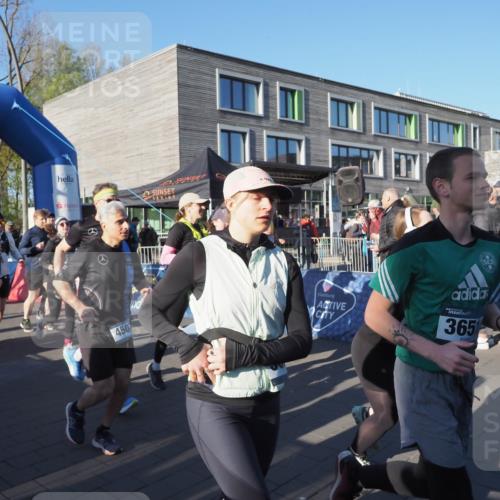 06.04.2025 - 44. Internationalen Wilhelmsburger Insellauf Luisa Fischer http://msf.ph/oto/7555945 06.04.2025 08:52:59 Ziel 9, 3222, 4507, 3, 365 meine-sportfotos.de
