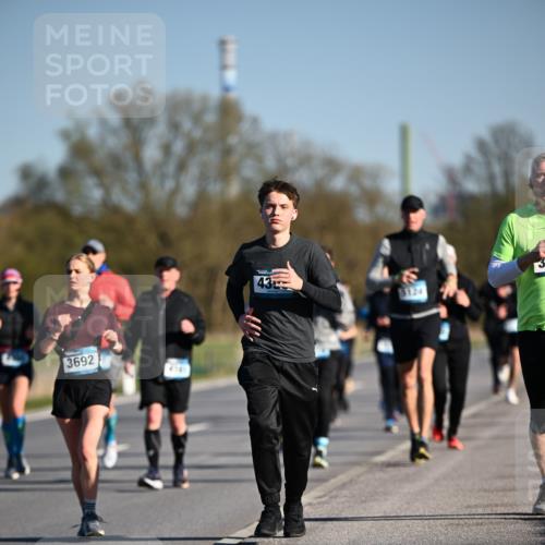 06.04.2025 - 44. Internationalen Wilhelmsburger Insellauf Dr. Thomas Lammeyer http://msf.ph/oto/7555948 06.04.2025 09:31:49 Laufen 3692, 43, 3124 meine-sportfotos.de