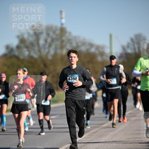 06.04.2025 - 44. Internationalen Wilhelmsburger Insellauf Dr. Thomas Lammeyer http://msf.ph/oto/7555951 06.04.2025 09:31:49 Laufen 3692, 4398 meine-sportfotos.de