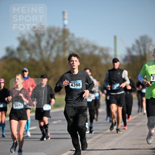 06.04.2025 - 44. Internationalen Wilhelmsburger Insellauf Dr. Thomas Lammeyer http://msf.ph/oto/7555954 06.04.2025 09:31:49 Laufen 3692, 4398, 31 meine-sportfotos.de